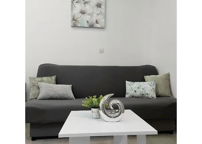 Lee Apartman