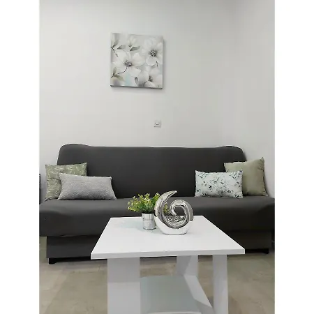 Lee Apartman